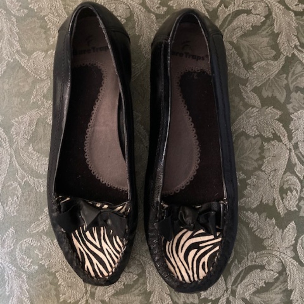 Bear Traps Black Leather Flats
